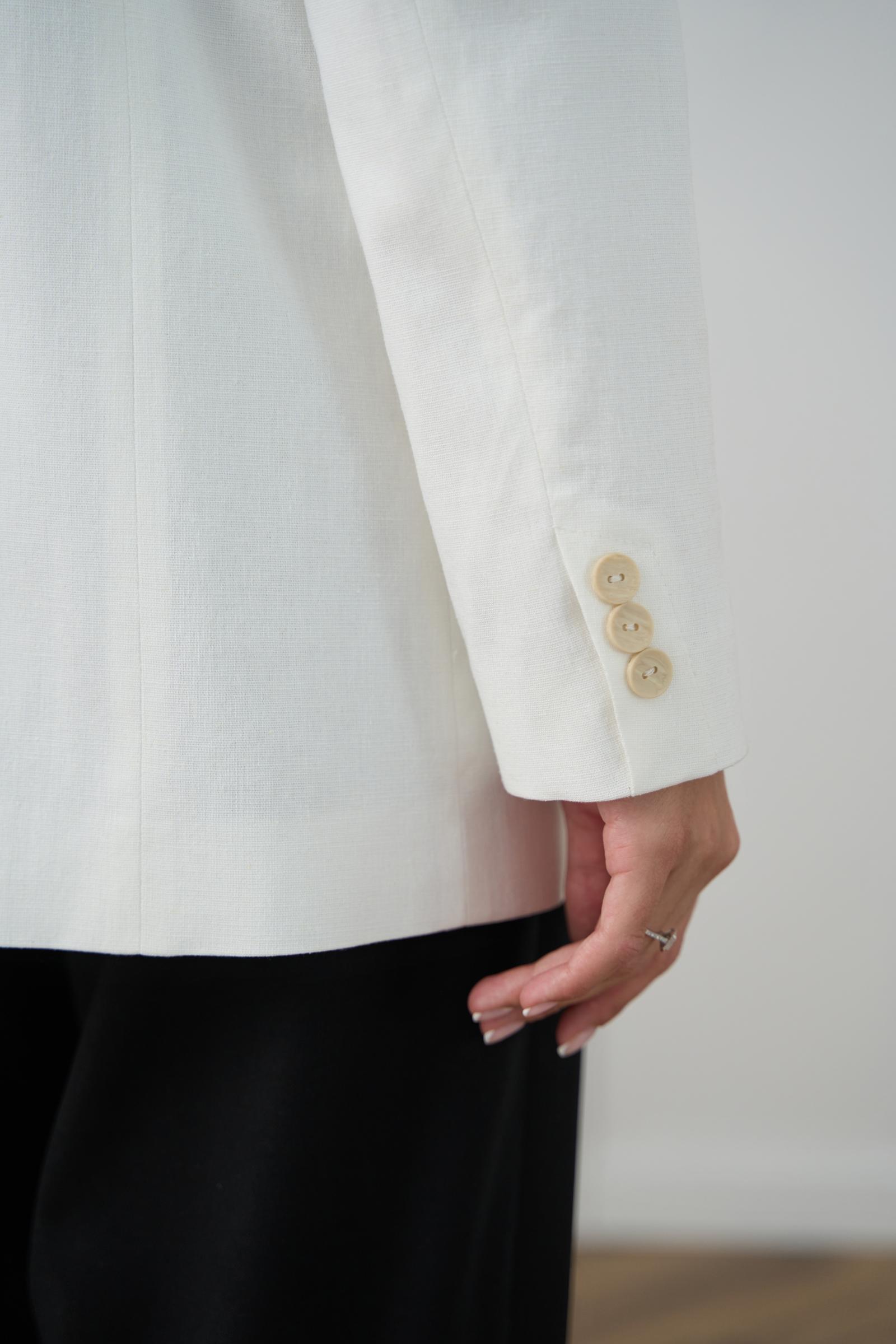 Стильний жакет з льону білого кольору